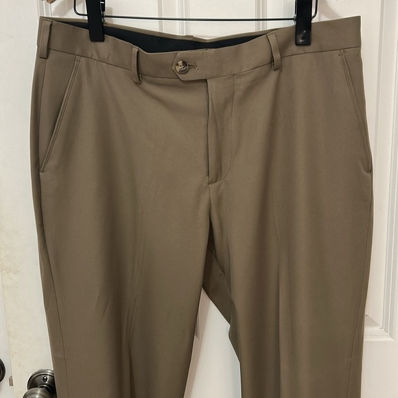 Izod Men's Khaki Chino pants size 36 / 30 beige polyester, formal workwear - Picture 2 of 7